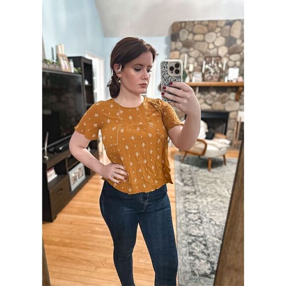 Eyeshadow Top  - Picture 4 of 9